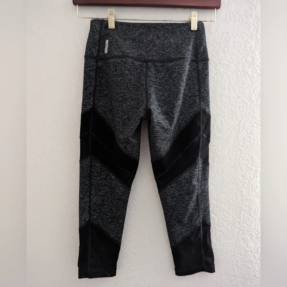 Zella X Nordstrom High Waisted Gray & Black Mesh Activewear Cropped Leggings - Picture 3 of 7